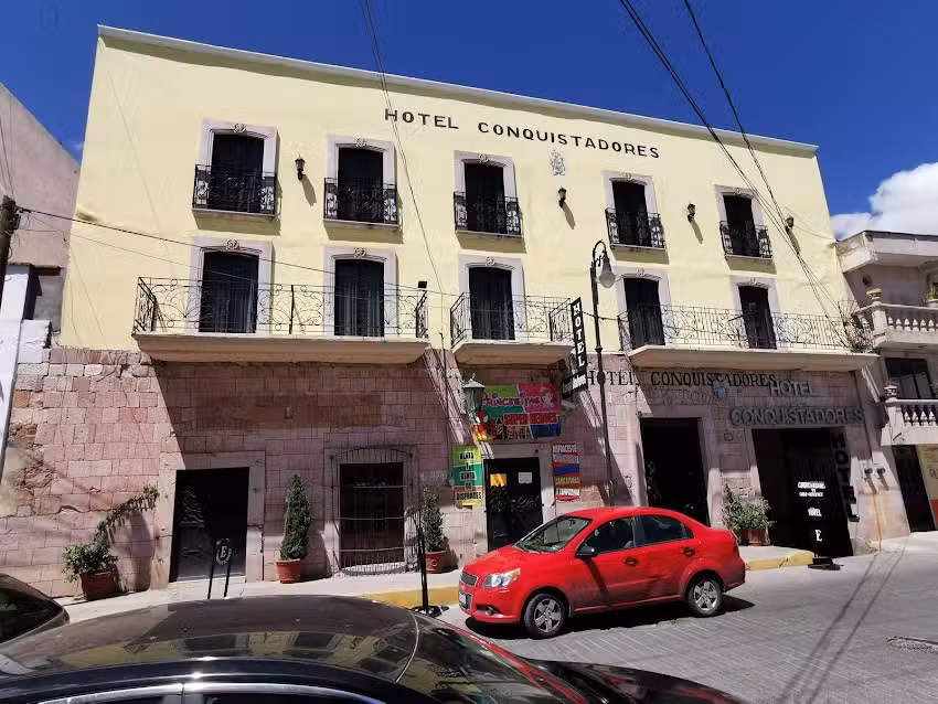 HOTEL CONQUISTADORES