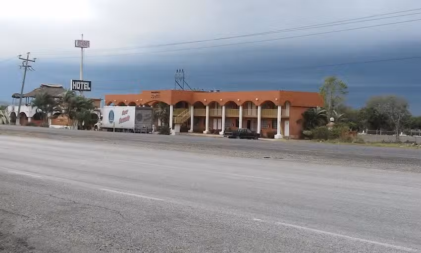 Hotel Country &ndash; Esteros