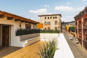 Hotel Crisol – Frente a la Parroquia de San Miguel Arcangel