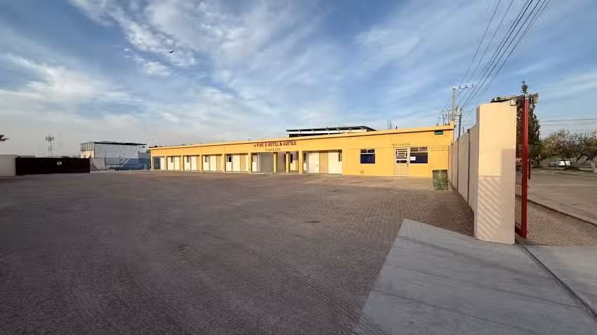 Hotel Five&acute;s & Suites