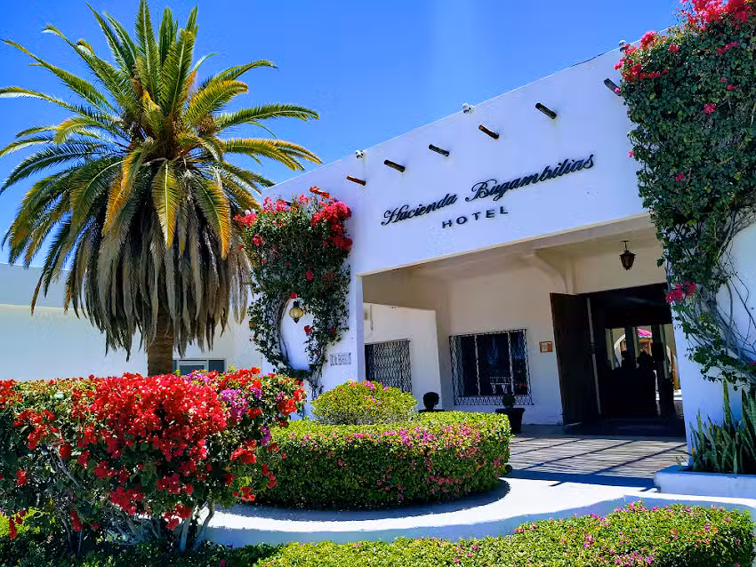 Hotel Hacienda Bugambilias
