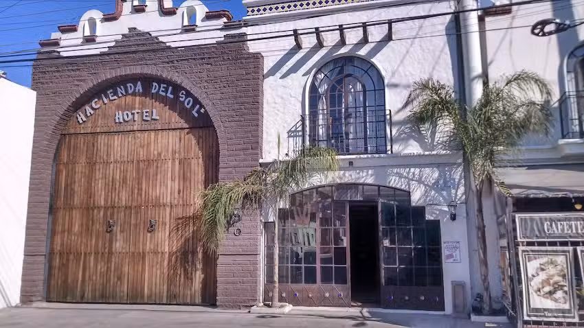 HOTEL HACIENDA DEL SOL