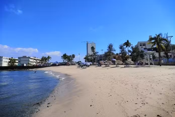 Hotel, Half Moon Resort