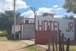 HOTEL “JR”