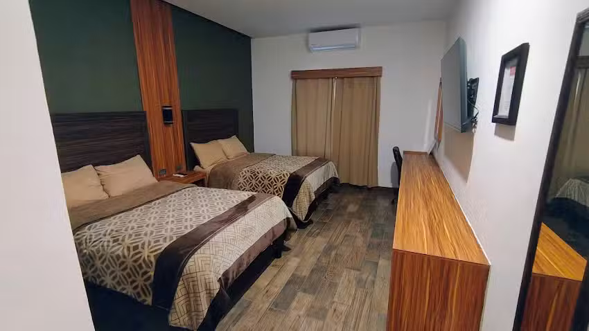 Hotel Los Valles Plus