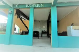 Hotel Luna Azul ofrece alojamiento con wifi gratuito, estacionamiento gratis, clima en habitaciones, Facturamos.