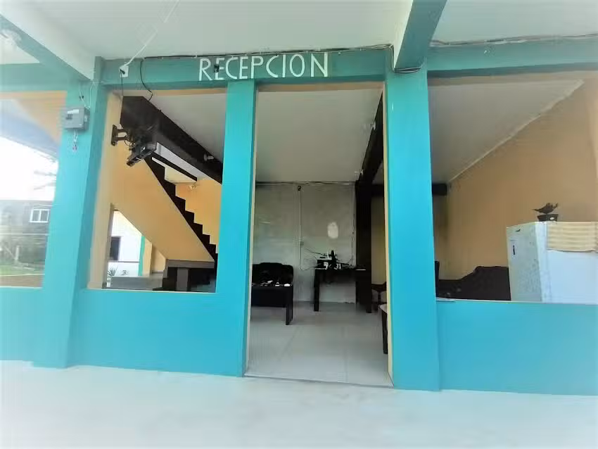 Hotel Luna Azul ofrece alojamiento con wifi gratuito, estacionamiento gratis, clima en habitaciones, Facturamos.