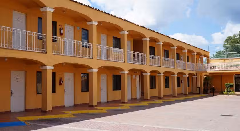Hotel Maria Luisa Inn and Suites