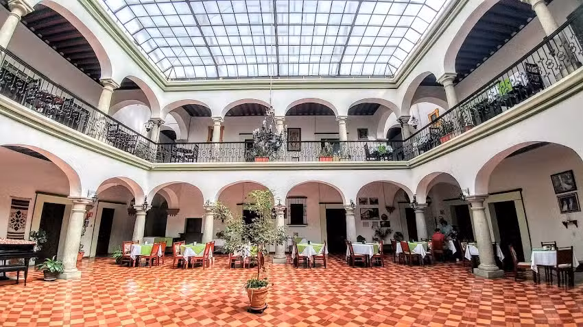 Hotel Monte Alb&aacute;n