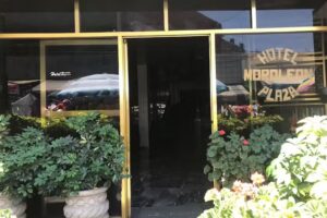 Hotel Morole&oacute;n plaza