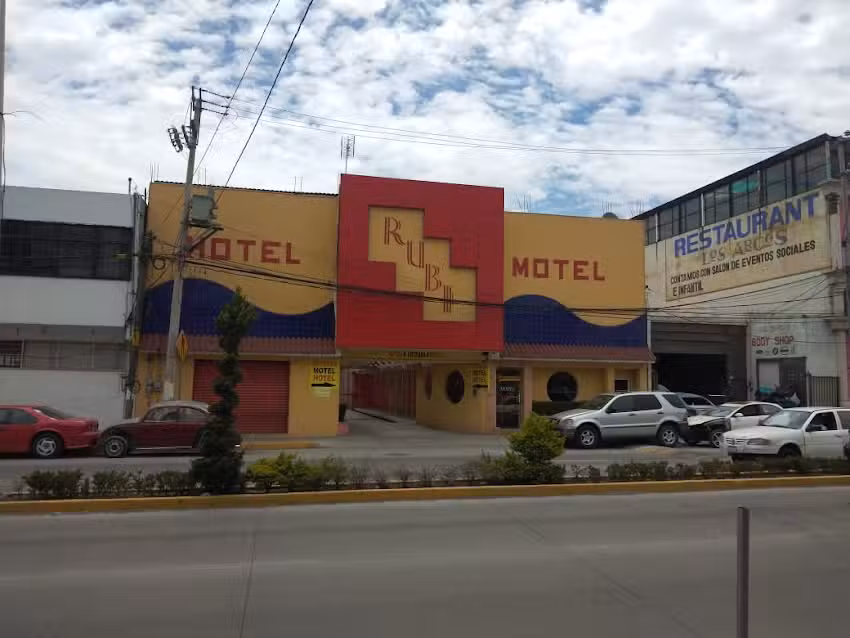 Hotel & motel Rub&iacute;