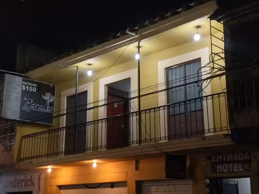 Hotel para&iacute;so
