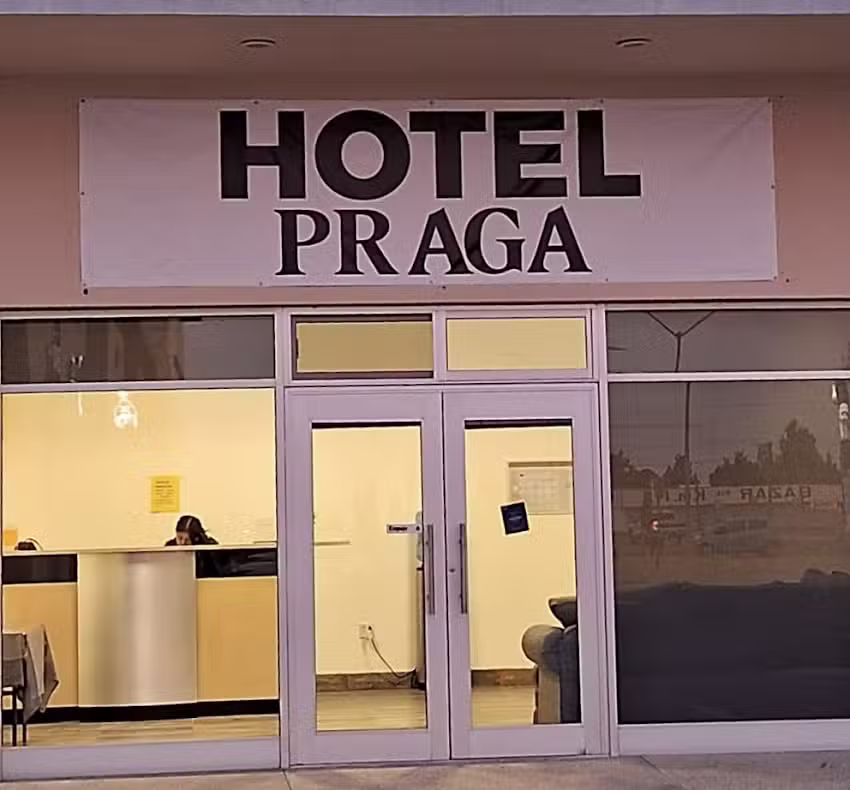 Hotel Praga, KM.14 Corredor Comercial