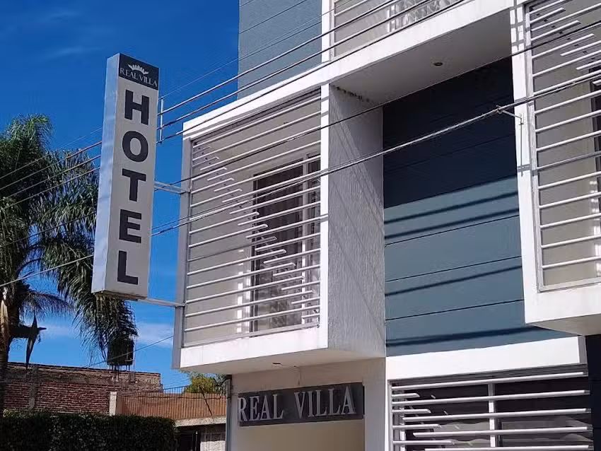 HOTEL REAL VILLA