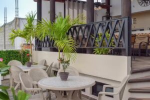 Hotel & Suites Bucaneros