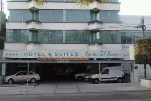 HOTEL & SUITES Fuente del Bosque