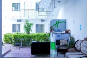 Hotel & Suites La Huerta