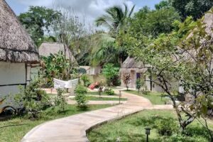 Hotel y Museo Aldea Maya Toktli Or&iacute;genes; Desde $999.00 pesos. Alberca + Starlink + Tour del museo de la Casa Maya