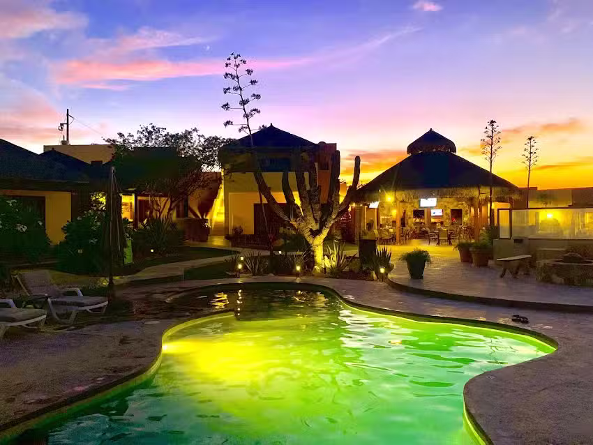 Hotel y Restaurante Caba&ntilde;as Vista la Ribera