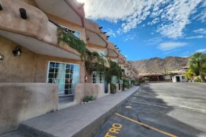 Kikis RV Camping Hotel