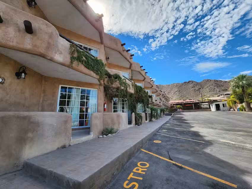 Kikis RV Camping Hotel