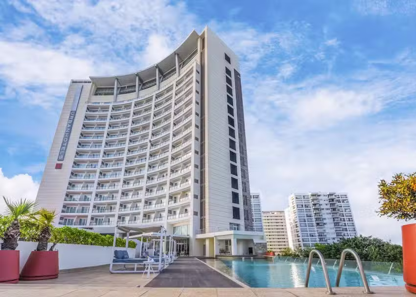 Krystal Urban Canc&uacute;n & Beach Club