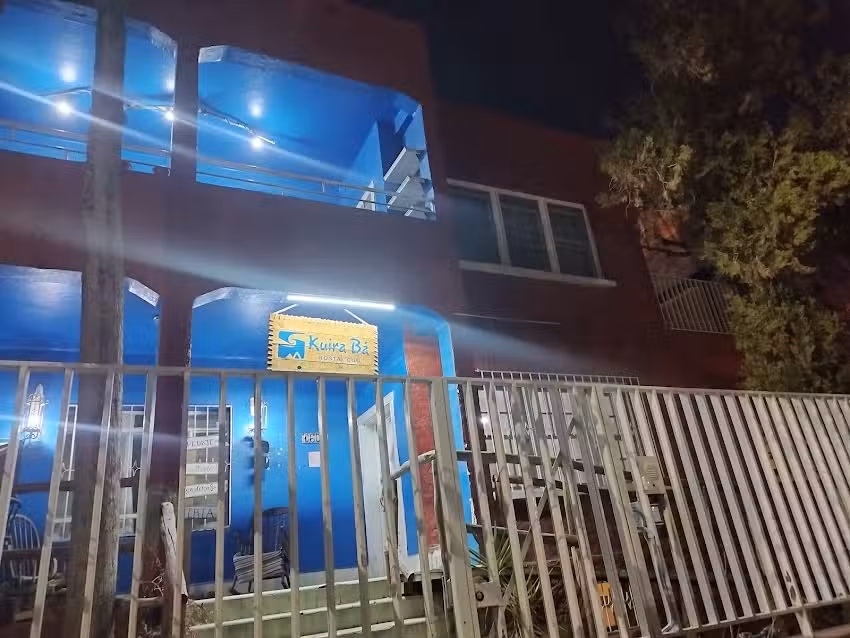 Kuira B&aacute; Hostal