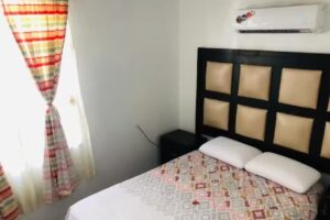 La Casita Amarilla L&aacute;zaro C&aacute;rdenas