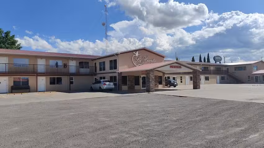 La Huerta Inn & Suites
