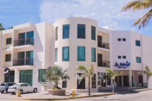 La Lola Hotel & Suites