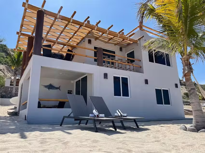 LA VENTANA BEACH FRONT LOFTS