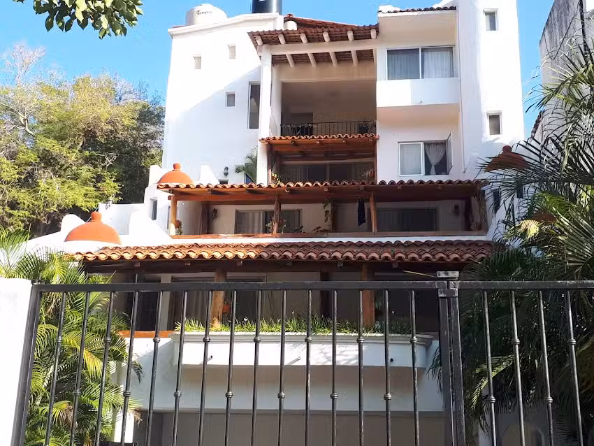 La Vivienda Villa Guesthouse