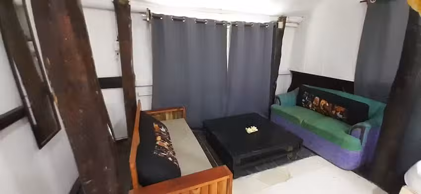 Las 3 Cruces de Squalos place