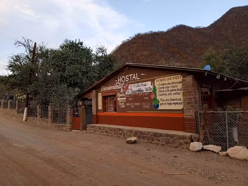 Las Bugambilias Del Rio (Hostal &ndash; Restaurante &ndash; Caba&ntilde;as &ndash; Camping)