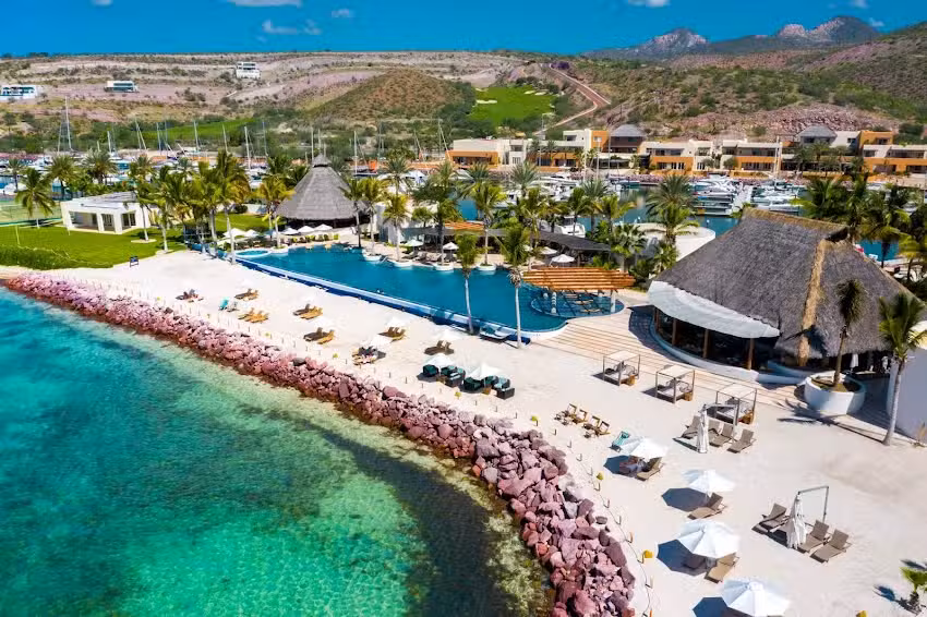 Lobby Puerta Cortes Residences