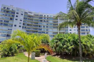 Luxury Oceanfront Condo Amara