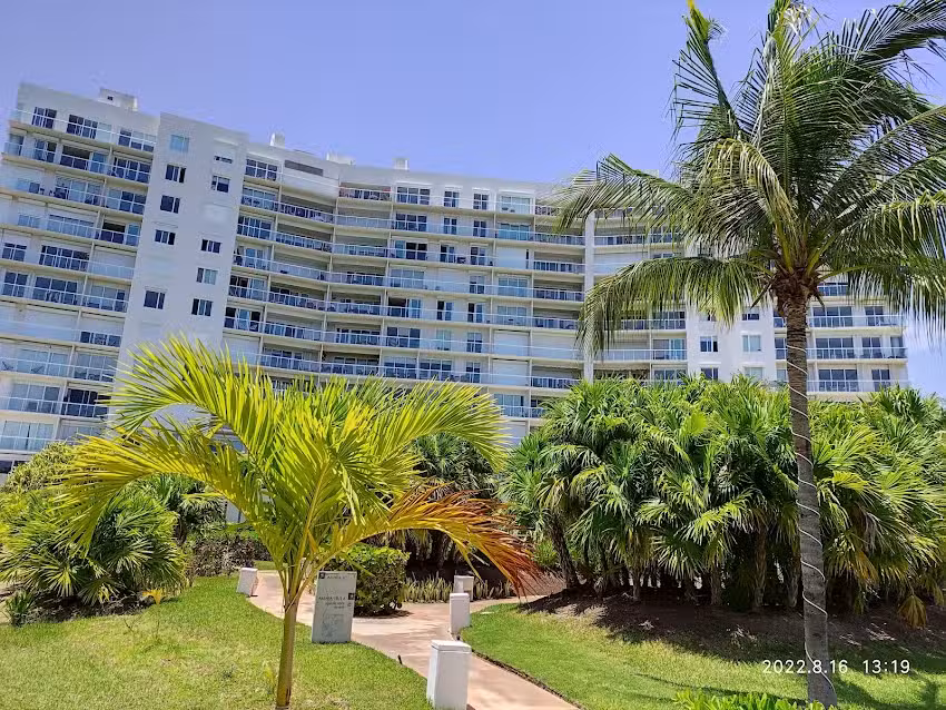 Luxury Oceanfront Condo Amara