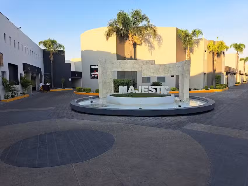 Majestic Auto Hotel & Suites