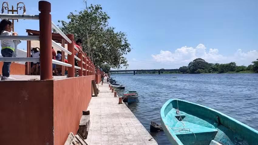 Malec&oacute;n Ribera del R&iacute;o &ldquo;NAUTLA&rdquo;