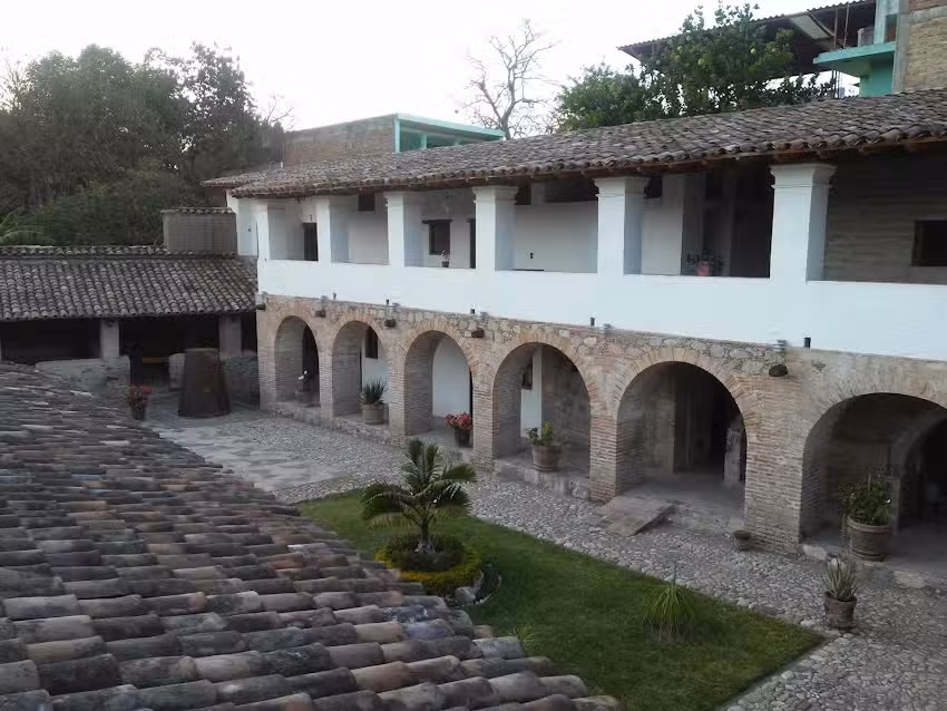 MES&Oacute;N DE ZAPATA (ANTES HOTEL ALVAREZ)