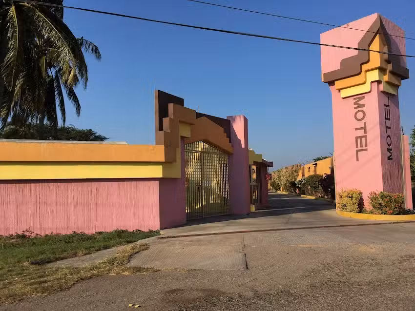 Motel Ensue&ntilde;o