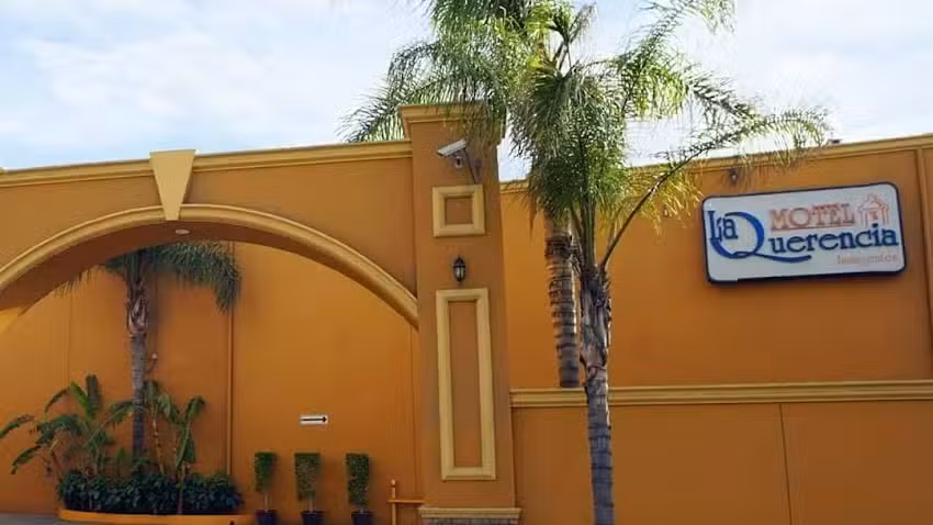 MOTEL/HOTEL La Querencia