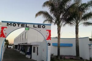 MOTEL LEO