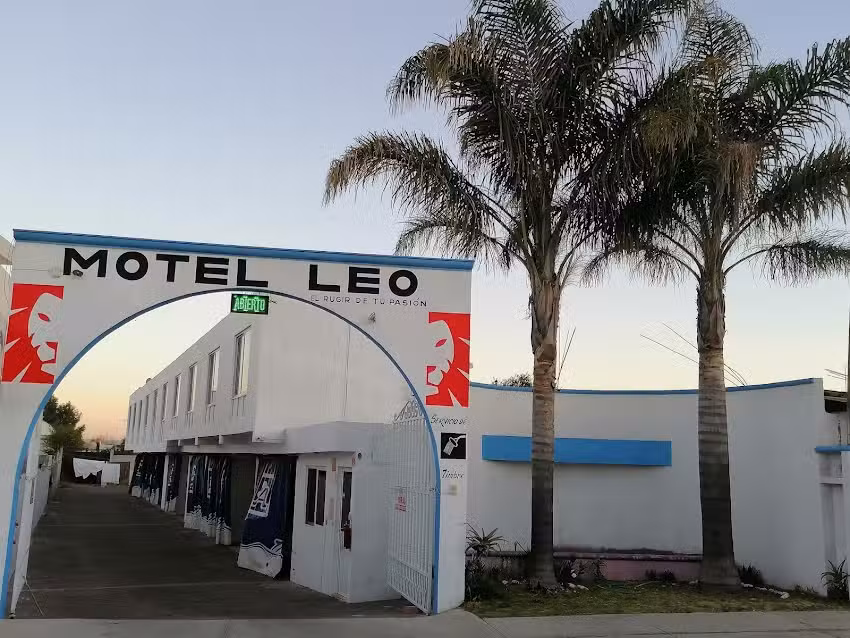 MOTEL LEO