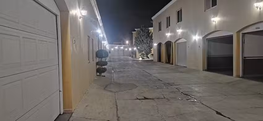 MOTEL MOA & PRINCESS