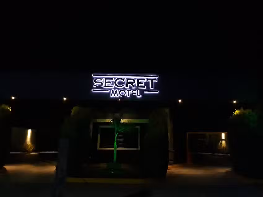 MOTEL SECRET