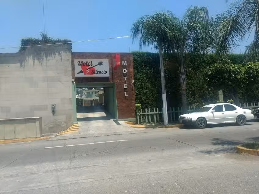 Motel Silencio