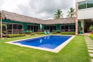 N&uacute;iya Hoteles, Centro