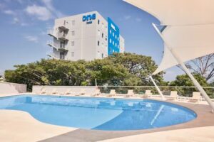 one Acapulco Diamante