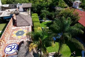 Paradise Boutique & Lounge